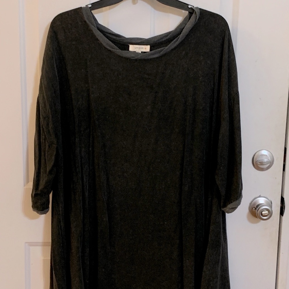 Charcoal grey Umgee tunic 2XL
